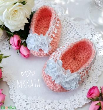 Horgolt baba cipő 0-6 hó