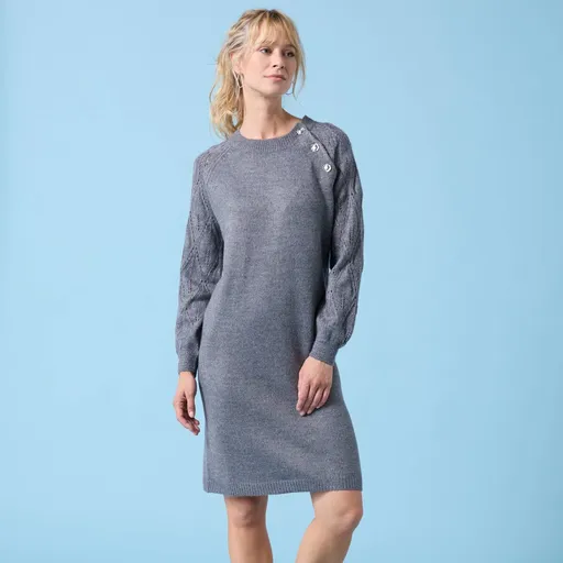 Úpletové šaty s ažúrovými rukávmi a gombíkmi, pre nižšiu postavu