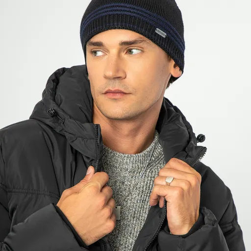 Praktická čierna čiapka s prúžkami Wittchen 99-HF-012-17