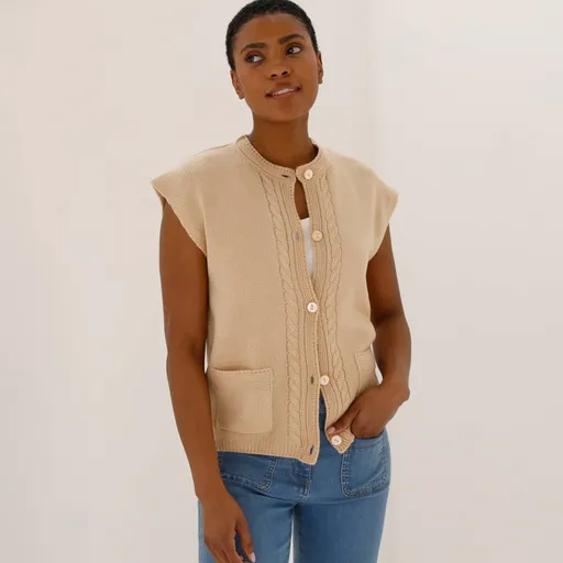 Sveter bez rukávov z úpletu so vzorom