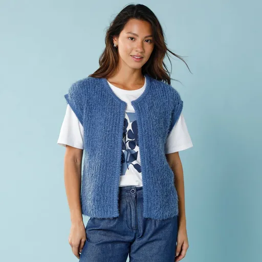 Vesta z úpletu s predĺženým vláknom pre nižšiu postavu