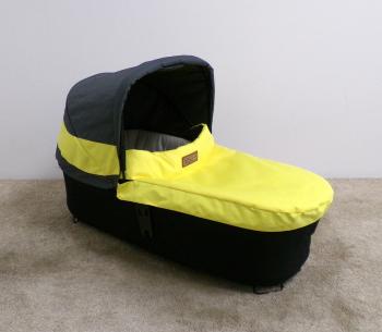 MOUNTAIN BUGGY Vanička Carrycot plus UJ terrain - Solus