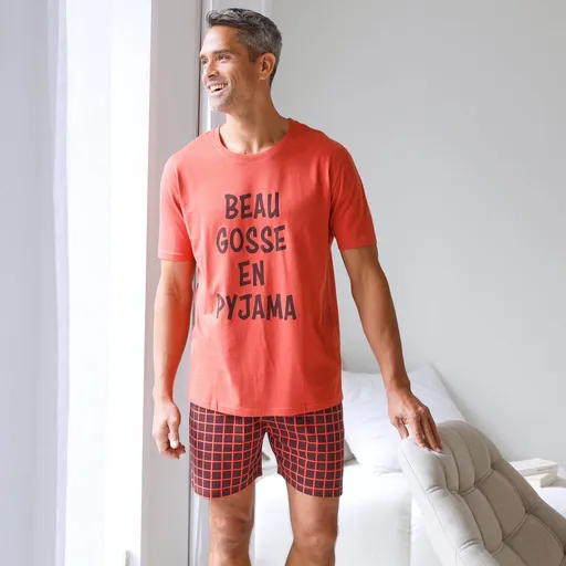 Pyžamo s kockovanými šortkami a
		potlačou