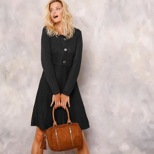 Rozšírené úpletové šaty s gombíkmi