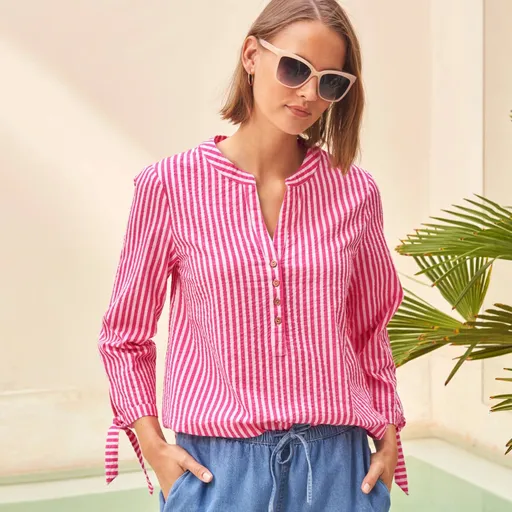 Pruhovaná blúzka z materiálu seersucker