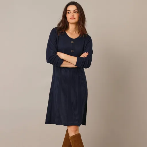 Rozšírené úpletové šaty s gombíkmi