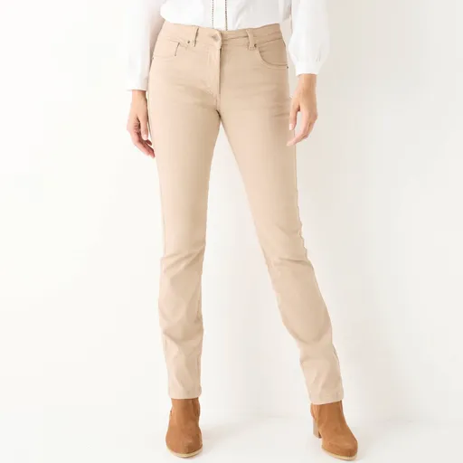 Rovné nohavice pre nižšiu postavu