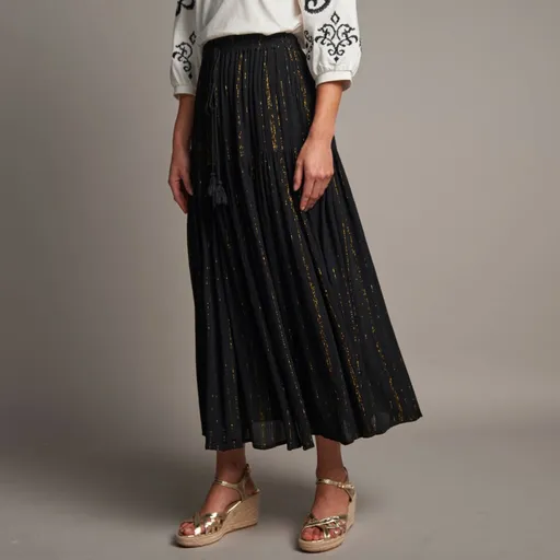 Dlhá sukňa s pružným pásom a metalickým vláknom