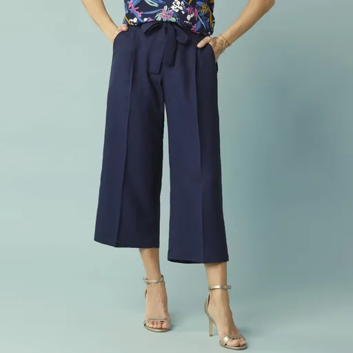 Široké 7/8 nohavice s pružným pásom a opaskom, pre nižšiu postavu