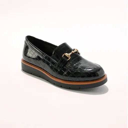 Mokasíny so sponou, efekt krokodílej lakovanej kože