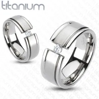 Prsteň z titánu - rozťatá obrúčka, trblietavý zirkón - Veľkosť: 65 mm