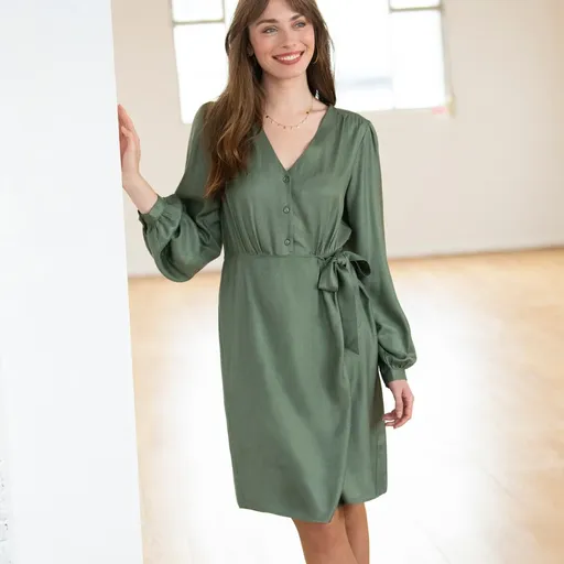 Šaty s nariasením a dlhými rukávmi