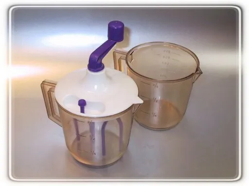 MAKRO - Nádobka šlahača s odmerkou plast 700ml, rôzne farby