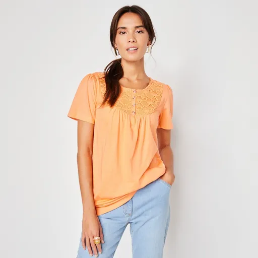 Tričko s macramé a krátkymi rukávmi