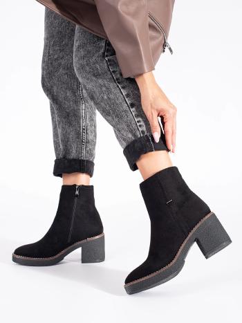 Trendy čierne členkové topánky pre ženy na širokom podpätku