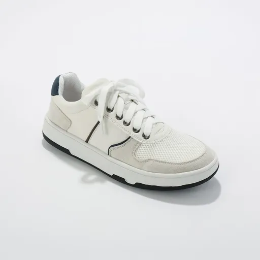 Tenisky so šnúrkami a kontrastnými detailmi