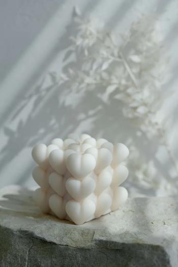 Ozdobná sviečka Temida Heart Cube 145 g béžová farba