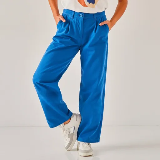 Rovné široké nohavice pre nižšiu postavu