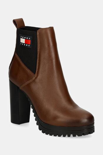 Kožené topánky chelsea Tommy Jeans TJW NEW ESS HIGH HEEL BOOT dámske, hnedá farba, na plochom podpätku, EN0EN02439