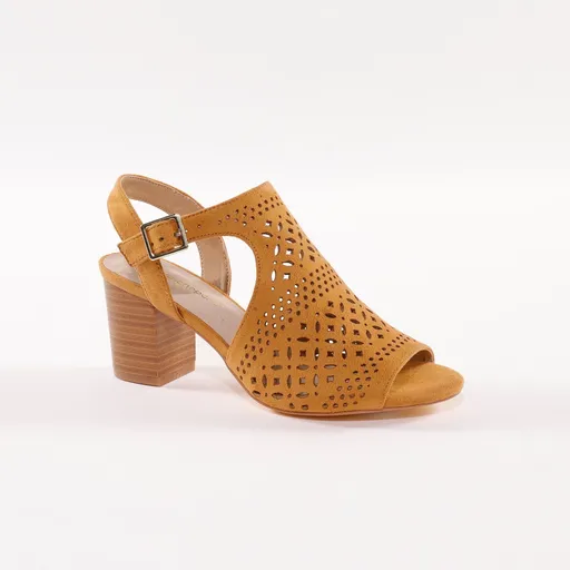 Sandále s ažúrou a otvorenou špičkou