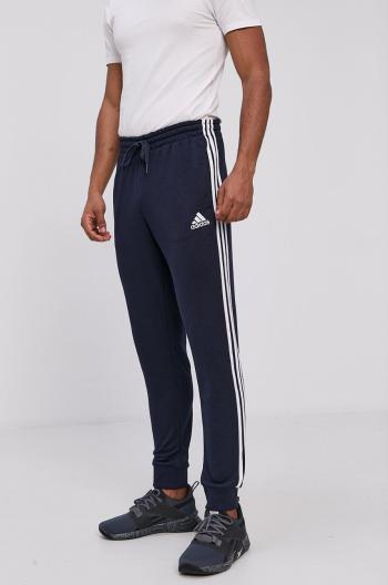 Nohavice adidas GK8888 pánske, tmavomodrá farba, s nášivkou