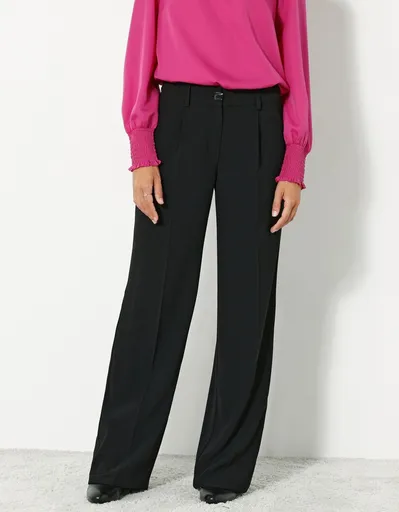 Široké splývavé nohavice