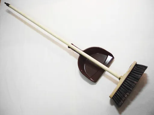 KONEX - Sada na zametanie metla a lopatka, materiál: drevo / plast, výška 135cm, šírka 27cm.