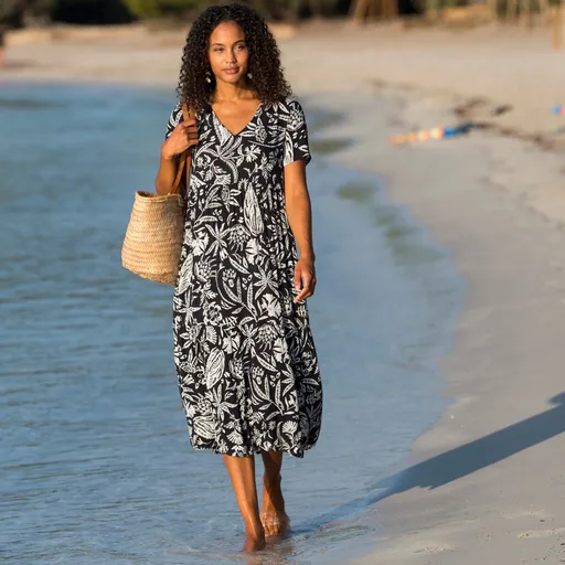 Dlhé krepónové šaty s potlačou a výstrihom do V