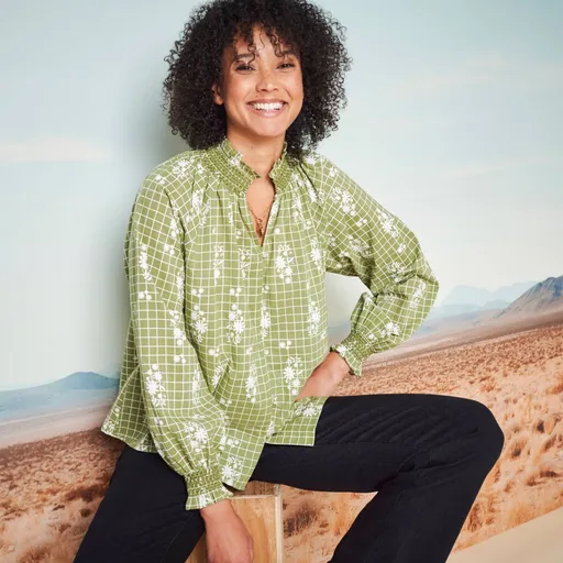 Blúzka so žabkovaním a nazberanými rukávmi, s potlačou