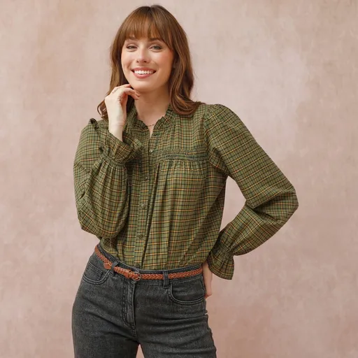 Kockovaná blúzka s volánikom a žabkovaním