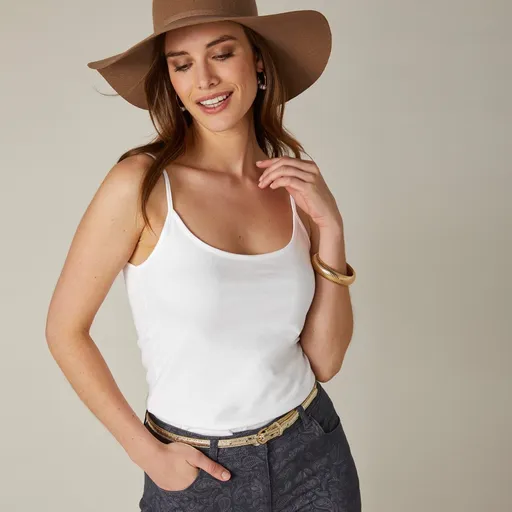 Top s tenkými ramienkami