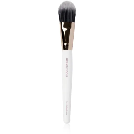 Brushworks Foundation Brush plochý štetec na make-up 1 ks
