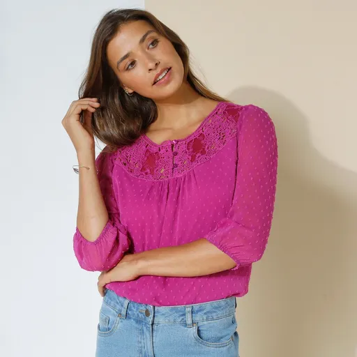 Jednofarebná blúzka z vyšívaného voálu s macramé