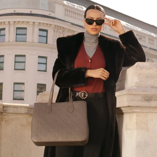 Dámska kožená nákupná kabelka s monogramom, taupe 99-4E-613-9