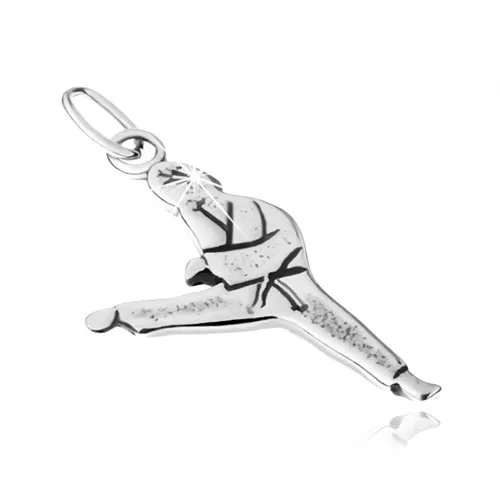 Strieborný 925 prívesok - karatista v bojovom postoji, patinovaný