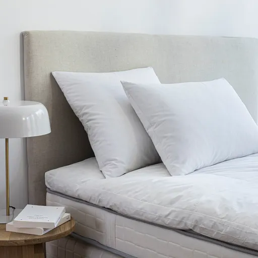 Prírodný vankúš Dodo® s prírodnou výplňou a úpravou proti roztočom Proneem®, mäkký