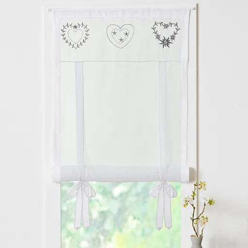 Záclonka so stužkami a výšivkou srdiečok