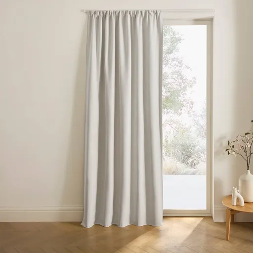 Zatemňovací a izolačný záves zakončený riasiacou páskou