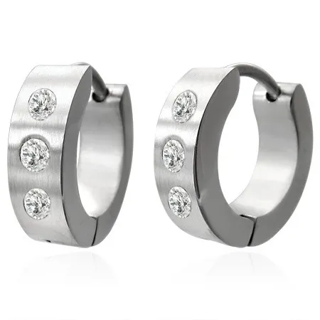Náušnice z ocele striebornej farby - tri číre zirkóny, kĺbové zapínanie