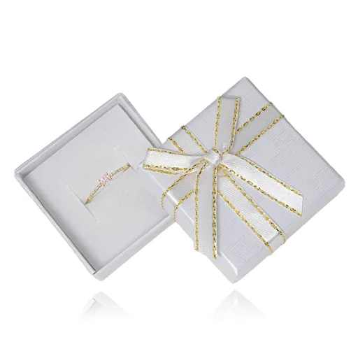 Biela darčeková krabička na šperky s lesklou mašľou bielo-zlatej farby