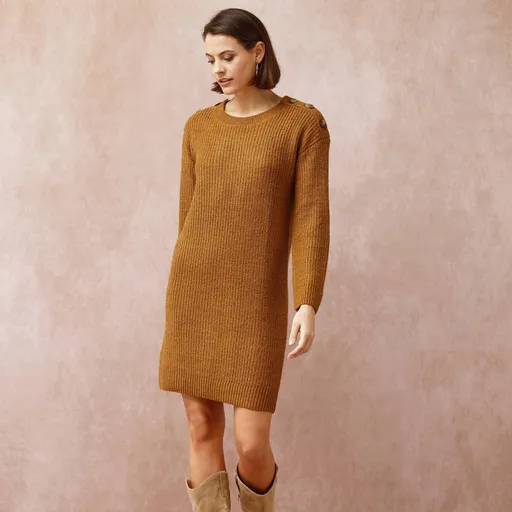 Úpletové šaty s gombíkmi na ramenách