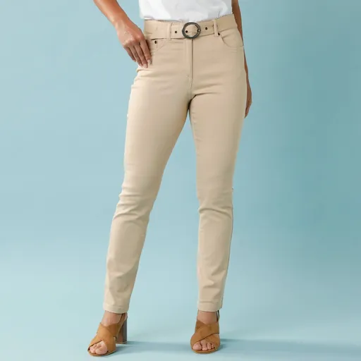 Rovné nohavice s opaskom pre nižšiu postavu