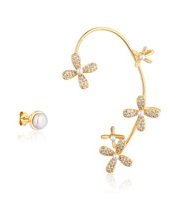 JwL Luxury Pearls Pozlátené asymetrické náušnice s perlami a zirkónmi - ľavá záušnica JL0776