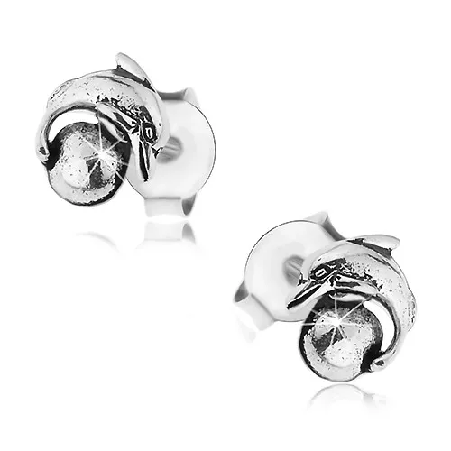 Strieborné náušnice 925, delfín s loptou, lesklý patinovaný povrch