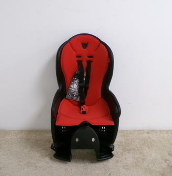 HAMAX Cyklosedačka s uzamykateľným zámkom Kiss black/red