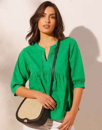 Kabelka z 2 materiálov, s chlopňou