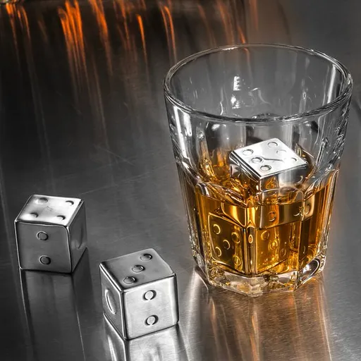 Kovové hracie kocky na chladenie nápojov