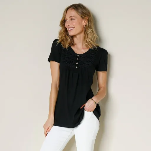 Tričko s okrúhlym výstrihom a macramé