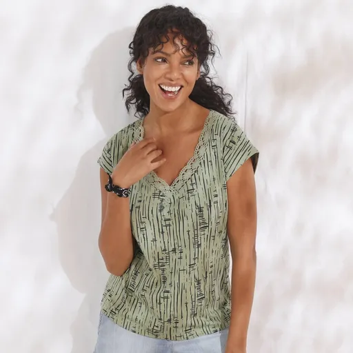 Tričko do V s macramé lemom a potlačou