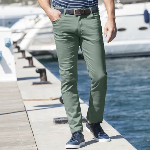 Nohavice s 5 vreckami a pružným pásom na bokoch, vnútorná dĺžka nohavíc 72 cm